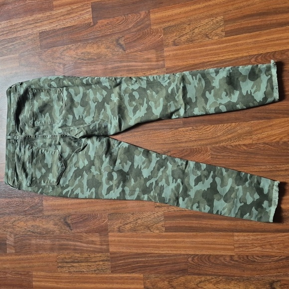 Old Navy Camo Rockstar Ankle Jeans - Picture 7 of 8